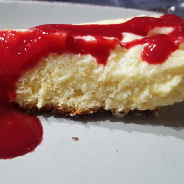 Gâteau Mousseux au Fromage Blanc & son coulis de Framboises 